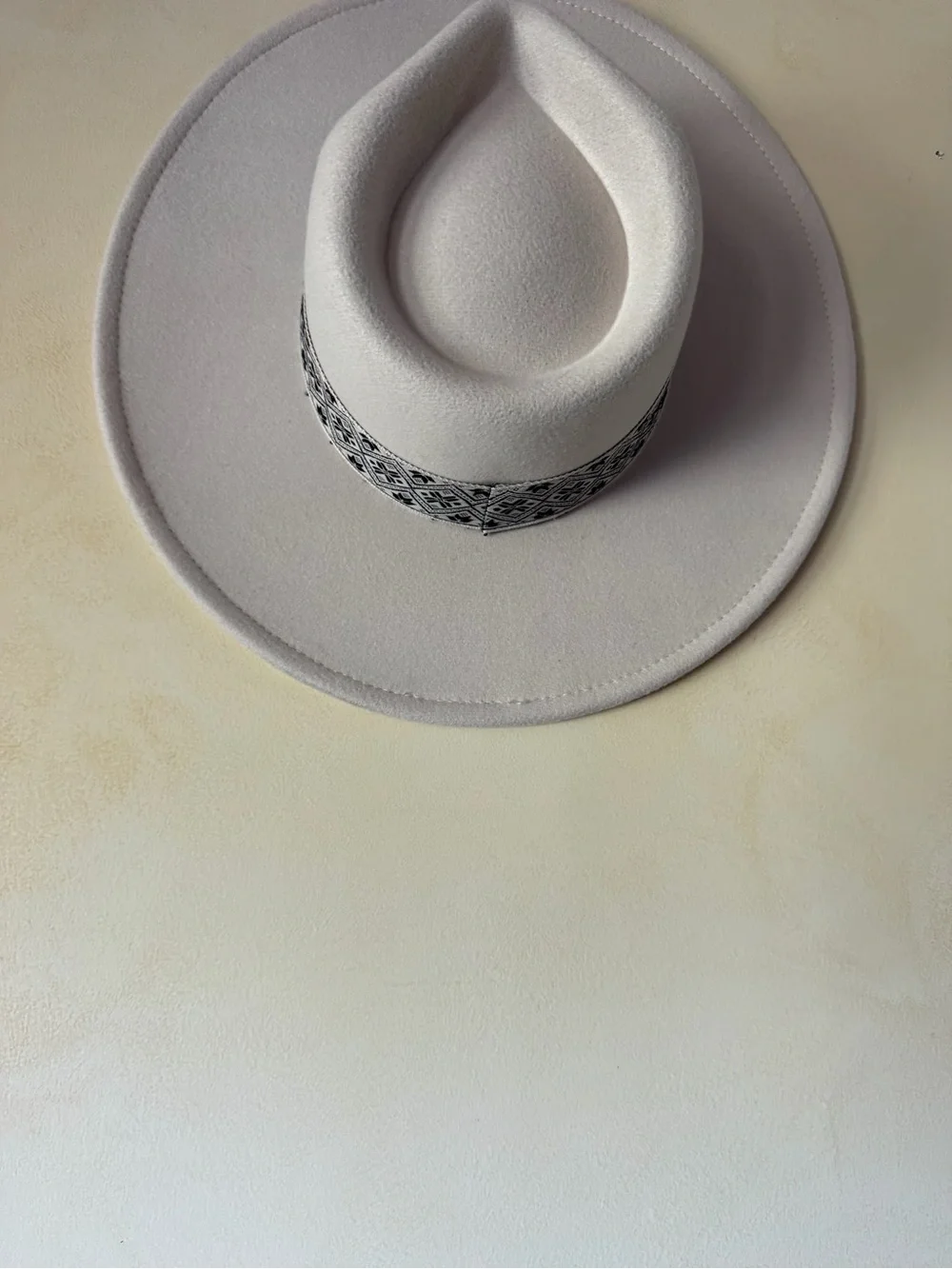 Stylish Women's White Felt Fedora Hat with Patterned Band